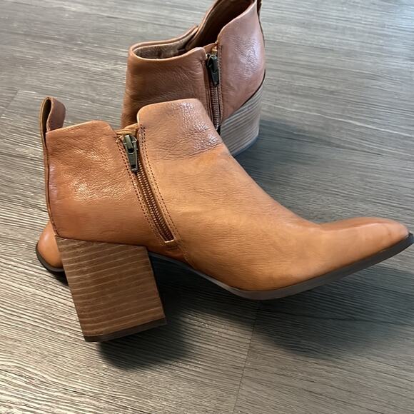 Vionic Lyssa Booties Brown Leather Stacked Heel USA 9.5 - Picture 4 of 9